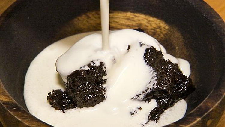 mämmi+vanilla sauce.jpg